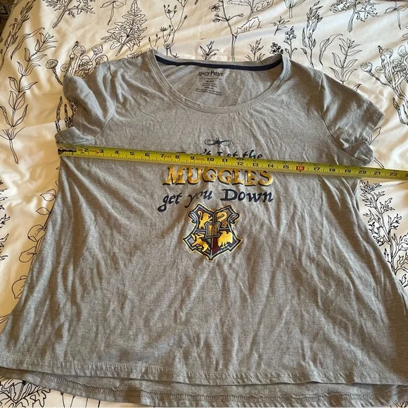 Harry Potter ⚡️ “Don’t Let the Muggles Get You Down” - tee - NWOT - XL - Picture 6 of 7